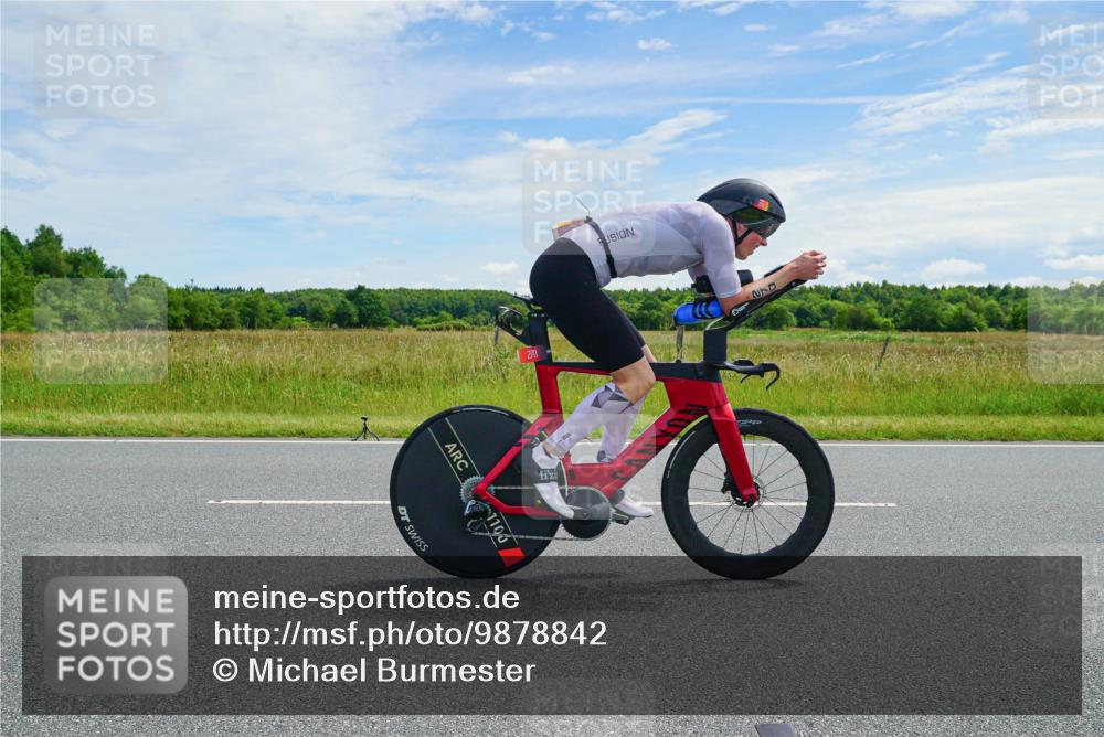 21.06.2026 - Viking Triathlon Michael Burmester http://msf.ph/oto/9878842 21.06.2026 12:23:48 Radfahren 8, 46, 62, 65, 98, 103, 119, 136, 177, 222, 223, 256, 280, 368, 388, 457, 527, 530, 546, 563, 569, 605, 615, 634, 654 meine-sportfotos.de