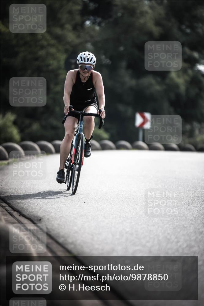21.06.2026 - 29. Vierlanden-Triathlon H.Heesch http://msf.ph/oto/9878850 21.06.2026 09:09:56 Radfahren 229, 231, 240 meine-sportfotos.de