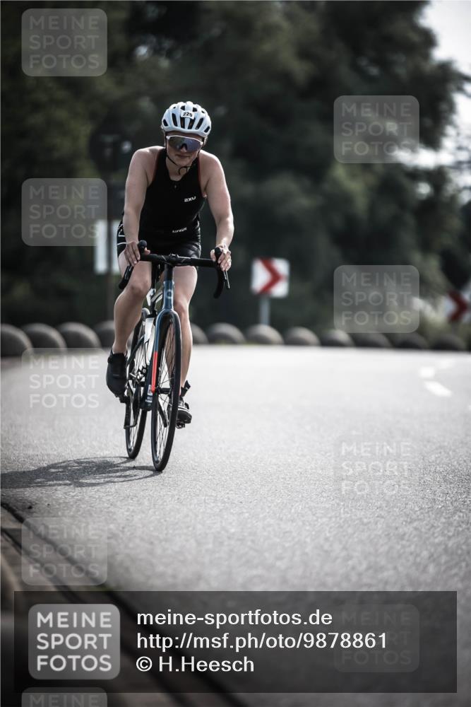 21.06.2026 - 29. Vierlanden-Triathlon H.Heesch http://msf.ph/oto/9878861 21.06.2026 09:09:57 Radfahren 229, 231, 240 meine-sportfotos.de
