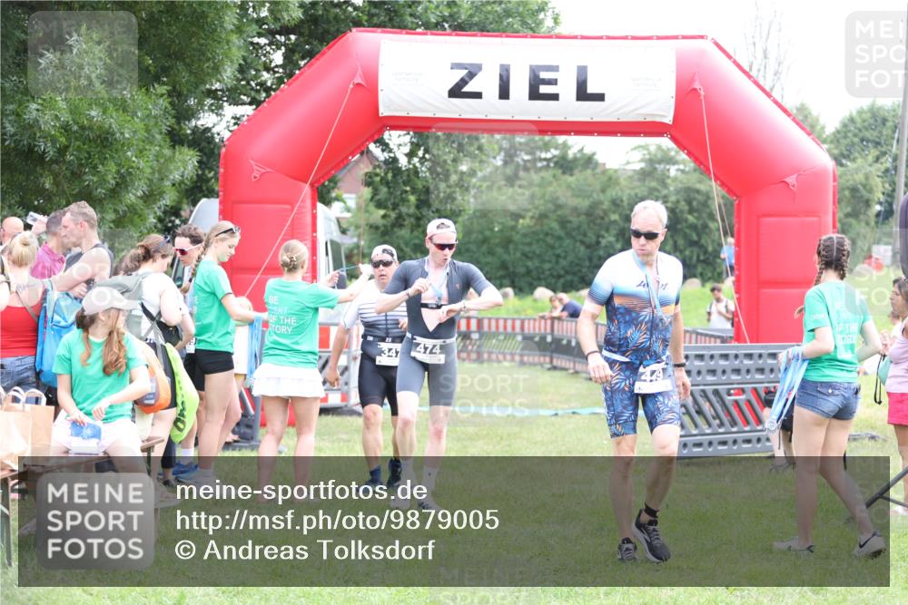 21.06.2026 - 29. Vierlanden-Triathlon Andreas Tolksdorf http://msf.ph/oto/9879005 21.06.2026 11:16:44 Ziel 347, 347 meine-sportfotos.de