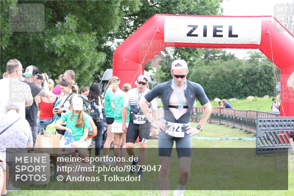 21.06.2026 - 29. Vierlanden-Triathlon Andreas Tolksdorf http://msf.ph/oto/9879047 21.06.2026 11:16:48 Ziel  meine-sportfotos.de
