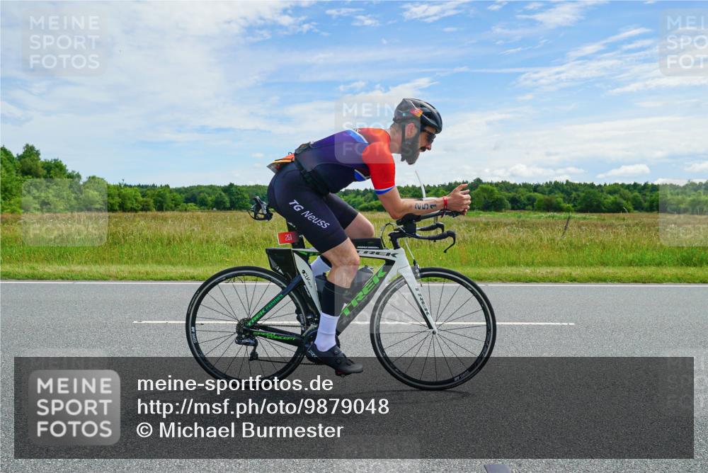 21.06.2026 - Viking Triathlon Michael Burmester http://msf.ph/oto/9879048 21.06.2026 12:25:30 Radfahren 26, 36, 105, 251, 259, 316, 374, 387, 426, 556 meine-sportfotos.de
