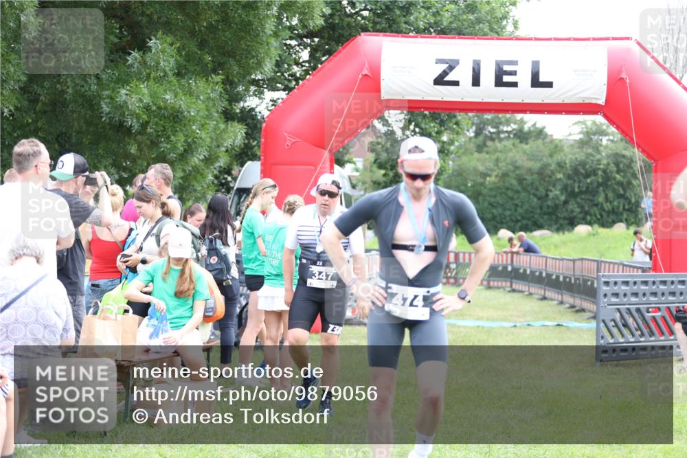 21.06.2026 - 29. Vierlanden-Triathlon Andreas Tolksdorf http://msf.ph/oto/9879056 21.06.2026 11:16:48 Ziel  meine-sportfotos.de
