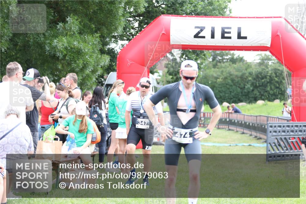 21.06.2026 - 29. Vierlanden-Triathlon Andreas Tolksdorf http://msf.ph/oto/9879063 21.06.2026 11:16:48 Ziel  meine-sportfotos.de
