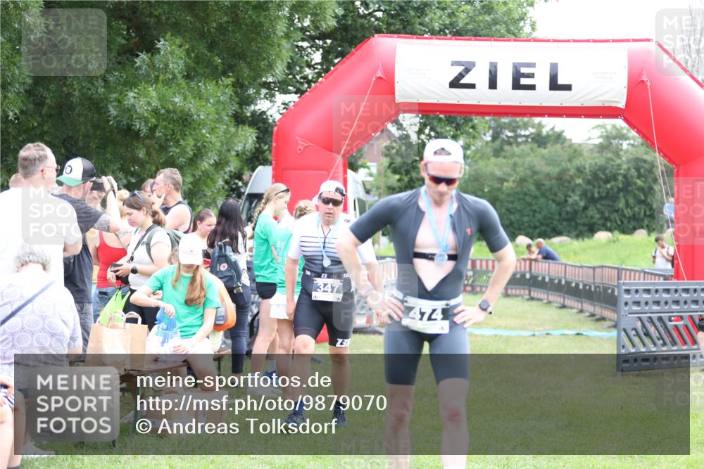 21.06.2026 - 29. Vierlanden-Triathlon Andreas Tolksdorf http://msf.ph/oto/9879070 21.06.2026 11:16:48 Ziel  meine-sportfotos.de