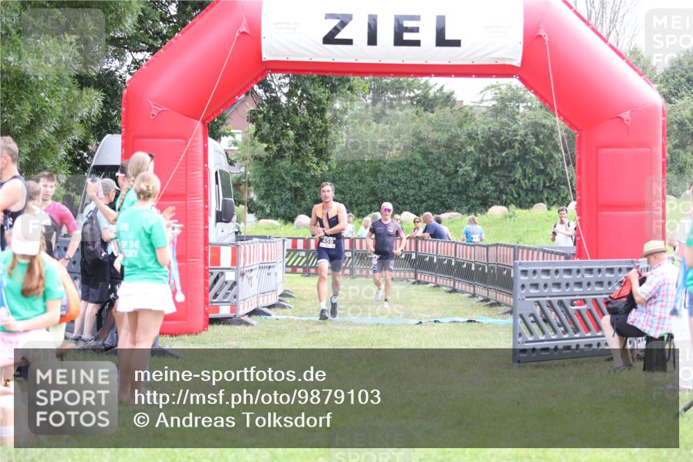 21.06.2026 - 29. Vierlanden-Triathlon Andreas Tolksdorf http://msf.ph/oto/9879103 21.06.2026 11:17:04 Ziel 434, 459, 434, 459 meine-sportfotos.de