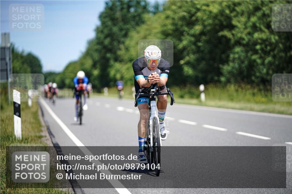 21.06.2026 - Viking Triathlon Michael Burmester http://msf.ph/oto/9879104 21.06.2026 13:11:29 Radfahren 313, 470, 494 meine-sportfotos.de
