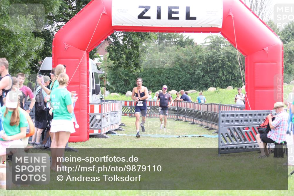 21.06.2026 - 29. Vierlanden-Triathlon Andreas Tolksdorf http://msf.ph/oto/9879110 21.06.2026 11:17:04 Ziel 434, 459, 434, 459 meine-sportfotos.de