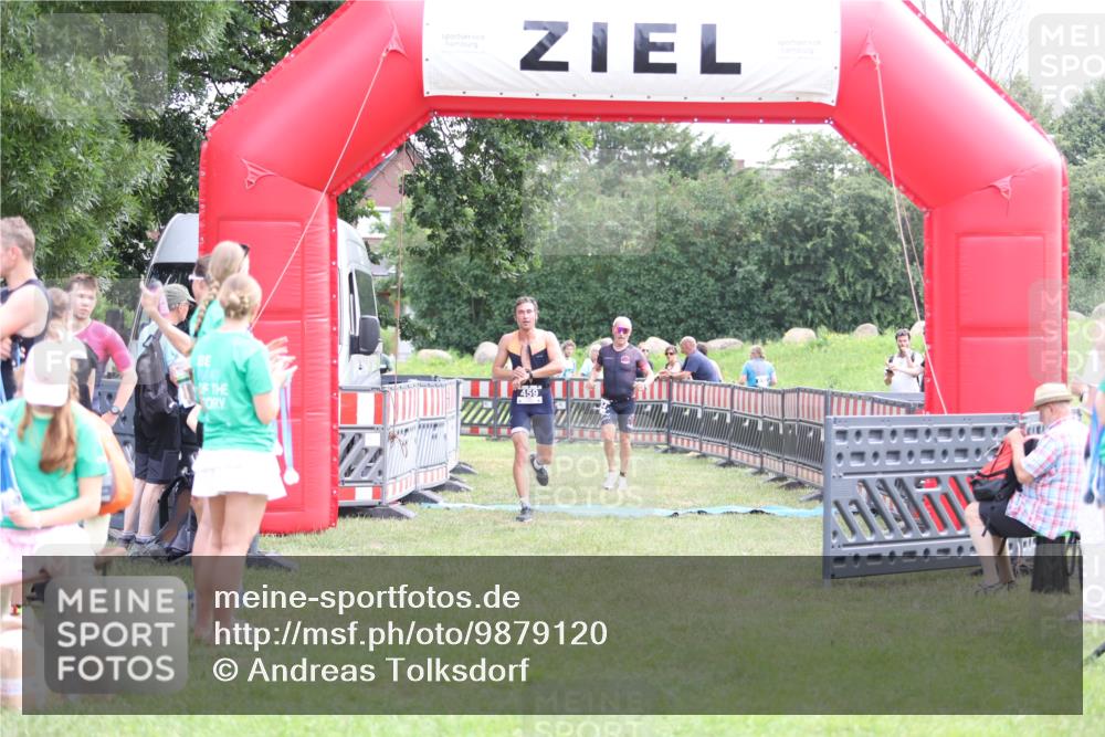 21.06.2026 - 29. Vierlanden-Triathlon Andreas Tolksdorf http://msf.ph/oto/9879120 21.06.2026 11:17:04 Ziel 434, 459, 434, 459 meine-sportfotos.de