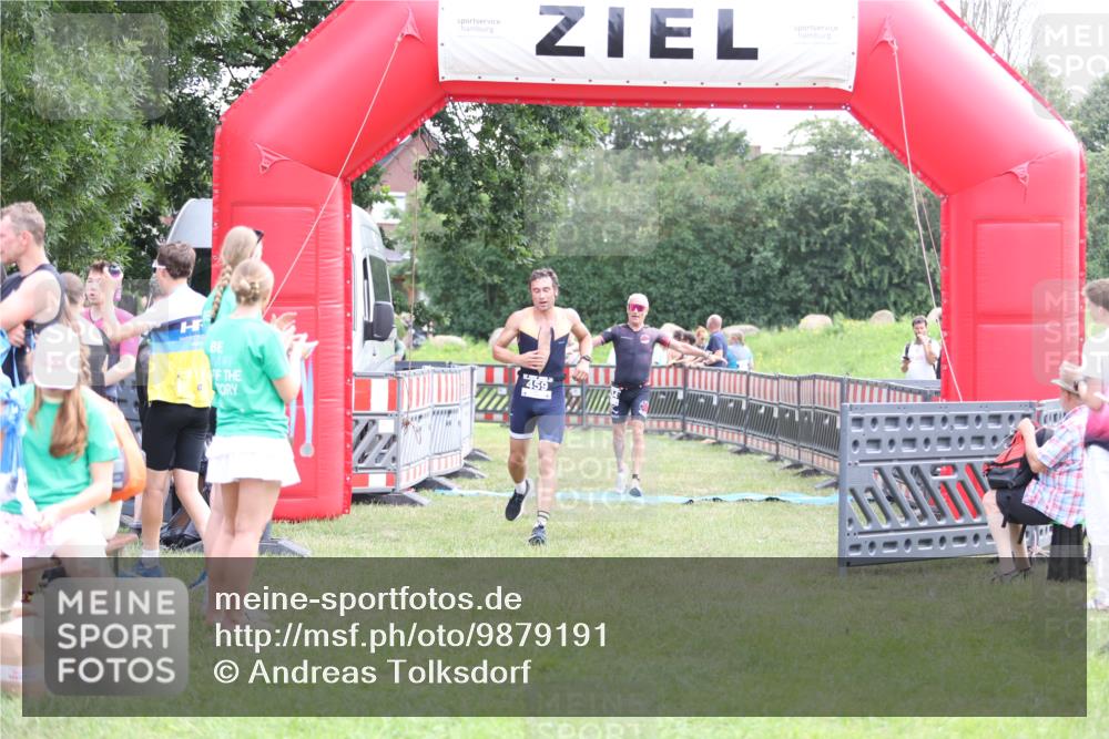 21.06.2026 - 29. Vierlanden-Triathlon Andreas Tolksdorf http://msf.ph/oto/9879191 21.06.2026 11:17:05 Ziel 434, 459, 434, 459 meine-sportfotos.de