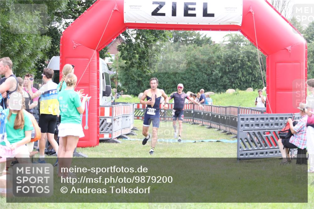 21.06.2026 - 29. Vierlanden-Triathlon Andreas Tolksdorf http://msf.ph/oto/9879200 21.06.2026 11:17:05 Ziel 434, 459, 434, 459 meine-sportfotos.de