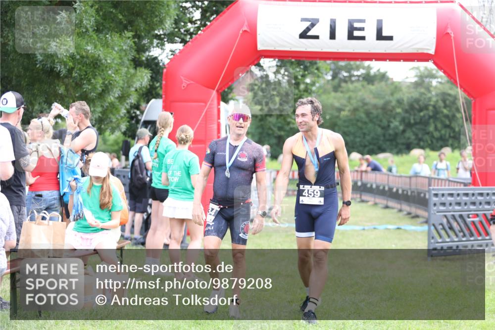 21.06.2026 - 29. Vierlanden-Triathlon Andreas Tolksdorf http://msf.ph/oto/9879208 21.06.2026 11:17:18 Ziel 410, 467, 410, 467 meine-sportfotos.de
