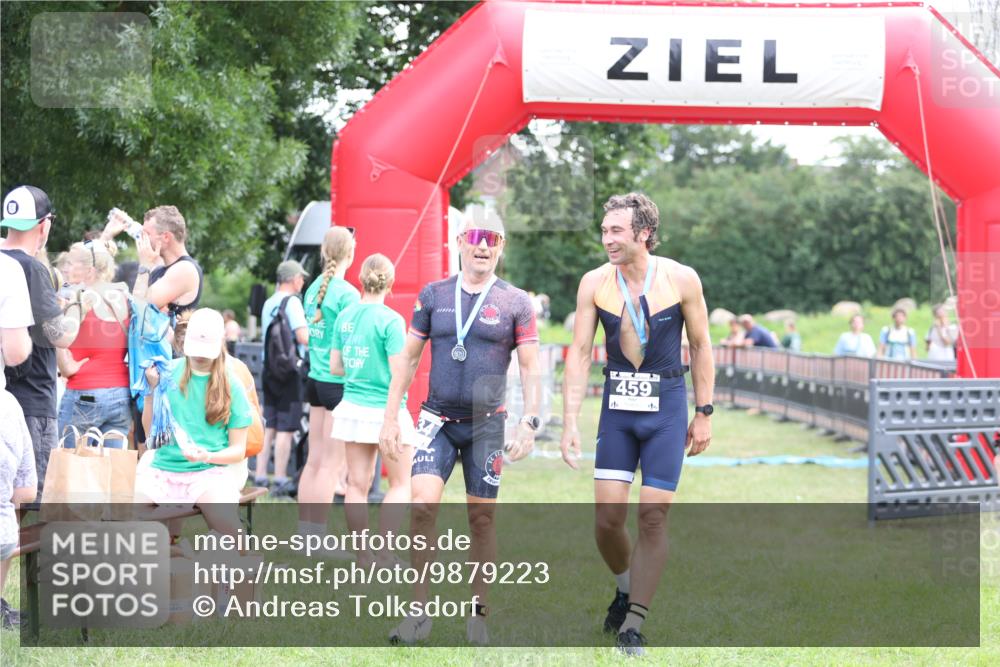21.06.2026 - 29. Vierlanden-Triathlon Andreas Tolksdorf http://msf.ph/oto/9879223 21.06.2026 11:17:18 Ziel 410, 467, 410, 467 meine-sportfotos.de