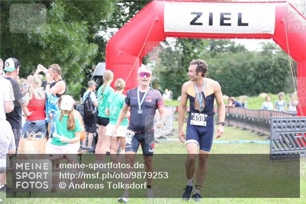 21.06.2026 - 29. Vierlanden-Triathlon Andreas Tolksdorf http://msf.ph/oto/9879253 21.06.2026 11:17:18 Ziel 410, 467, 410, 467 meine-sportfotos.de