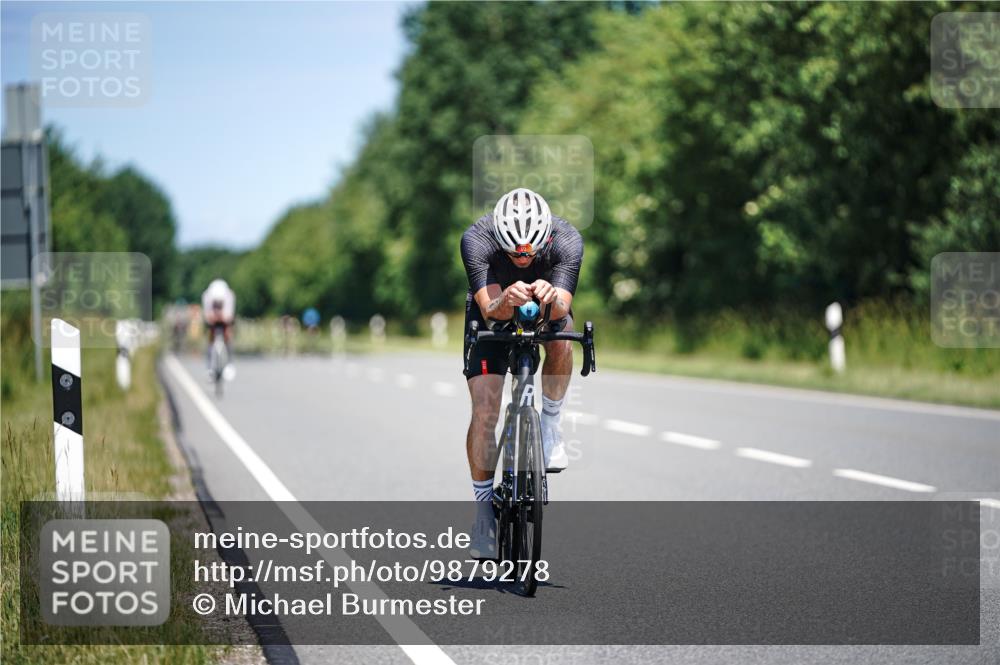 21.06.2026 - Viking Triathlon Michael Burmester http://msf.ph/oto/9879278 21.06.2026 13:12:43 Radfahren 52, 257, 473 meine-sportfotos.de