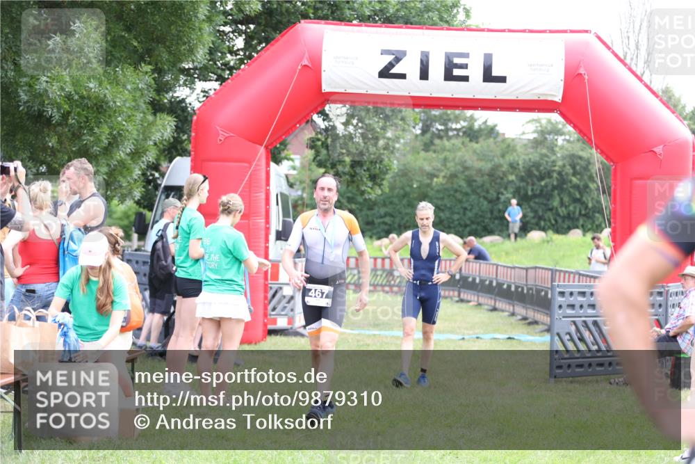 21.06.2026 - 29. Vierlanden-Triathlon Andreas Tolksdorf http://msf.ph/oto/9879310 21.06.2026 11:17:25 Ziel 397, 410, 397, 410 meine-sportfotos.de