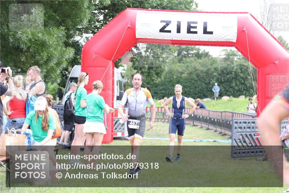 21.06.2026 - 29. Vierlanden-Triathlon Andreas Tolksdorf http://msf.ph/oto/9879318 21.06.2026 11:17:25 Ziel 397, 410, 397, 410 meine-sportfotos.de
