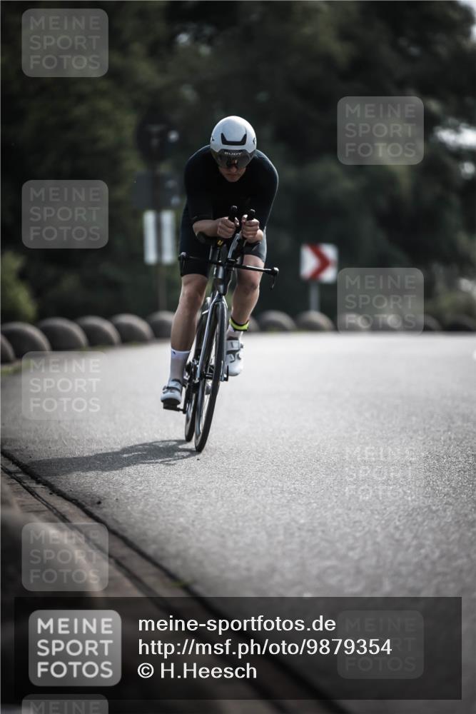 21.06.2026 - 29. Vierlanden-Triathlon H.Heesch http://msf.ph/oto/9879354 21.06.2026 09:11:35 Radfahren 77, 140 meine-sportfotos.de