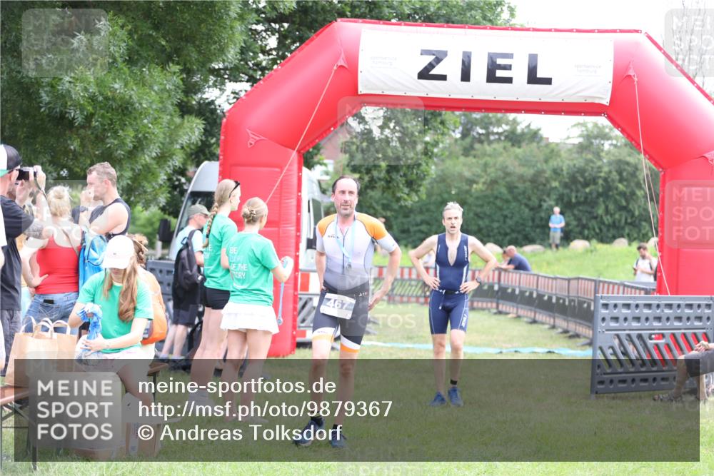 21.06.2026 - 29. Vierlanden-Triathlon Andreas Tolksdorf http://msf.ph/oto/9879367 21.06.2026 11:17:25 Ziel 397, 410, 397, 410 meine-sportfotos.de