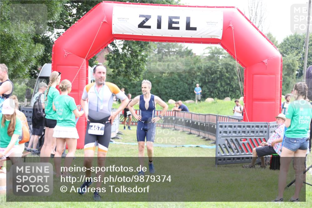 21.06.2026 - 29. Vierlanden-Triathlon Andreas Tolksdorf http://msf.ph/oto/9879374 21.06.2026 11:17:27 Ziel 397, 397 meine-sportfotos.de