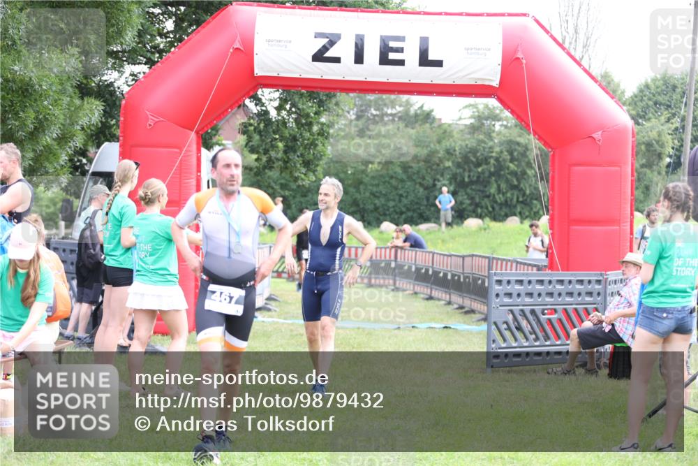 21.06.2026 - 29. Vierlanden-Triathlon Andreas Tolksdorf http://msf.ph/oto/9879432 21.06.2026 11:17:27 Ziel 397, 397 meine-sportfotos.de
