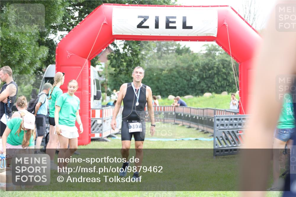 21.06.2026 - 29. Vierlanden-Triathlon Andreas Tolksdorf http://msf.ph/oto/9879462 21.06.2026 11:17:40 Ziel  meine-sportfotos.de