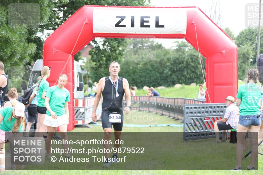 21.06.2026 - 29. Vierlanden-Triathlon Andreas Tolksdorf http://msf.ph/oto/9879522 21.06.2026 11:17:40 Ziel  meine-sportfotos.de