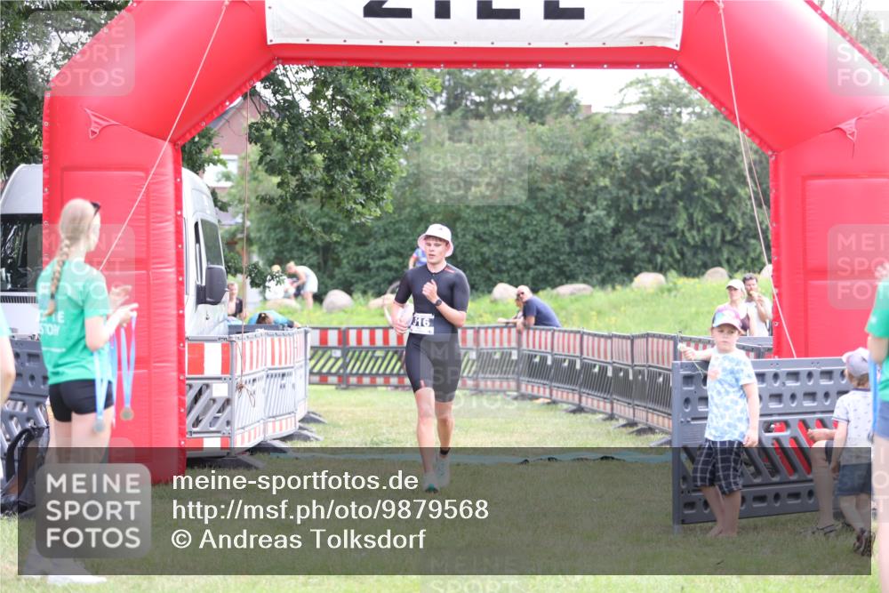 21.06.2026 - 29. Vierlanden-Triathlon Andreas Tolksdorf http://msf.ph/oto/9879568 21.06.2026 11:18:00 Ziel 316, 399, 316, 399 meine-sportfotos.de