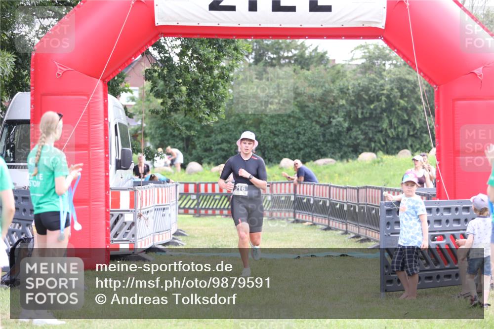 21.06.2026 - 29. Vierlanden-Triathlon Andreas Tolksdorf http://msf.ph/oto/9879591 21.06.2026 11:18:00 Ziel 316, 399, 316, 399 meine-sportfotos.de
