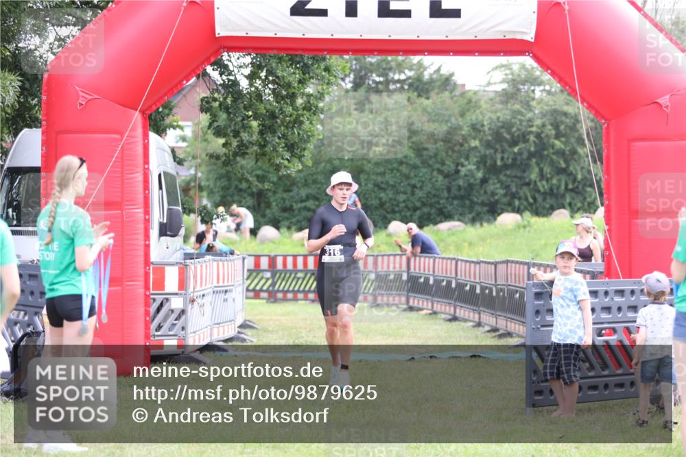 21.06.2026 - 29. Vierlanden-Triathlon Andreas Tolksdorf http://msf.ph/oto/9879625 21.06.2026 11:18:00 Ziel 316, 399, 316, 399 meine-sportfotos.de