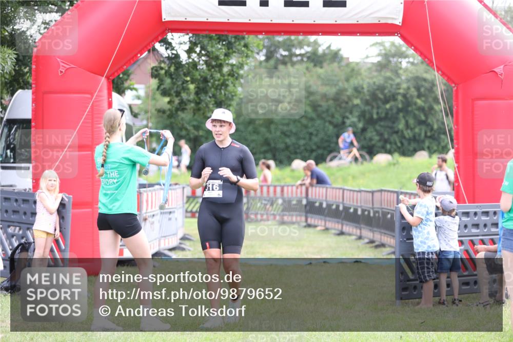 21.06.2026 - 29. Vierlanden-Triathlon Andreas Tolksdorf http://msf.ph/oto/9879652 21.06.2026 11:18:03 Ziel 316, 399, 316, 399 meine-sportfotos.de