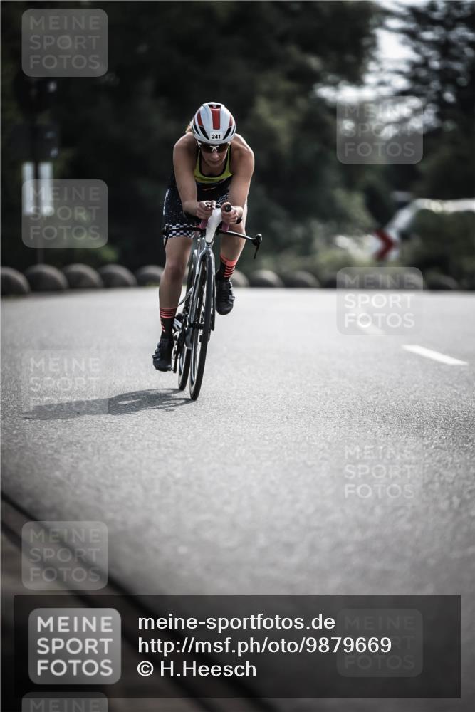 21.06.2026 - 29. Vierlanden-Triathlon H.Heesch http://msf.ph/oto/9879669 21.06.2026 09:12:07 Radfahren 241 meine-sportfotos.de