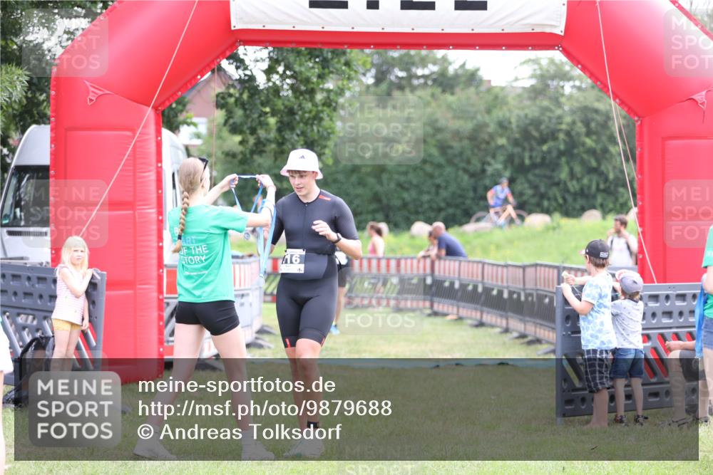 21.06.2026 - 29. Vierlanden-Triathlon Andreas Tolksdorf http://msf.ph/oto/9879688 21.06.2026 11:18:03 Ziel 316, 399, 316, 399 meine-sportfotos.de