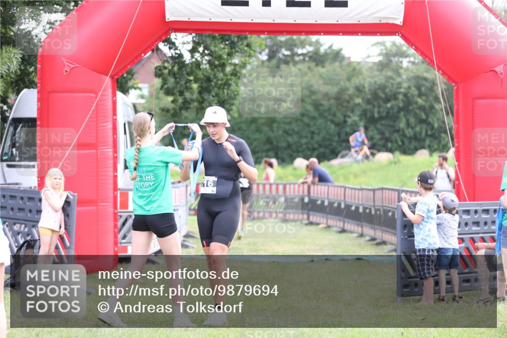 21.06.2026 - 29. Vierlanden-Triathlon Andreas Tolksdorf http://msf.ph/oto/9879694 21.06.2026 11:18:03 Ziel 316, 399, 316, 399 meine-sportfotos.de