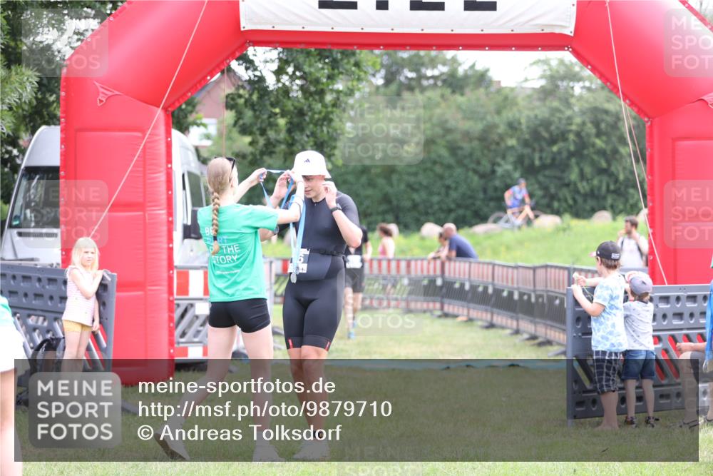 21.06.2026 - 29. Vierlanden-Triathlon Andreas Tolksdorf http://msf.ph/oto/9879710 21.06.2026 11:18:03 Ziel 316, 399, 316, 399 meine-sportfotos.de