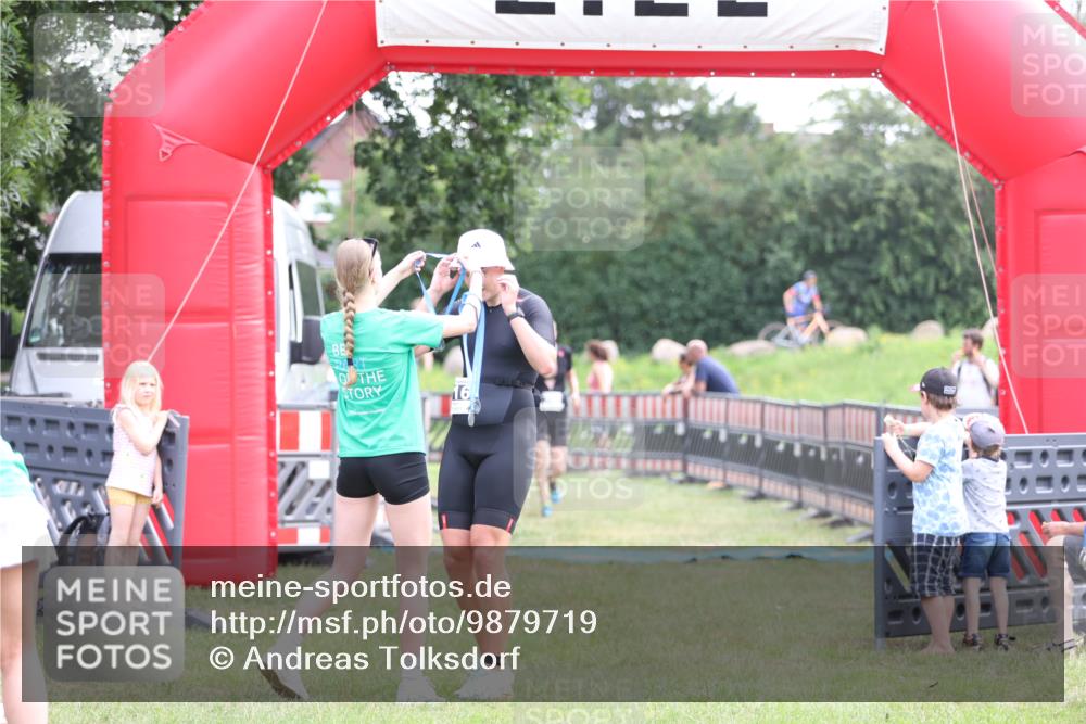 21.06.2026 - 29. Vierlanden-Triathlon Andreas Tolksdorf http://msf.ph/oto/9879719 21.06.2026 11:18:03 Ziel 316, 399, 316, 399 meine-sportfotos.de