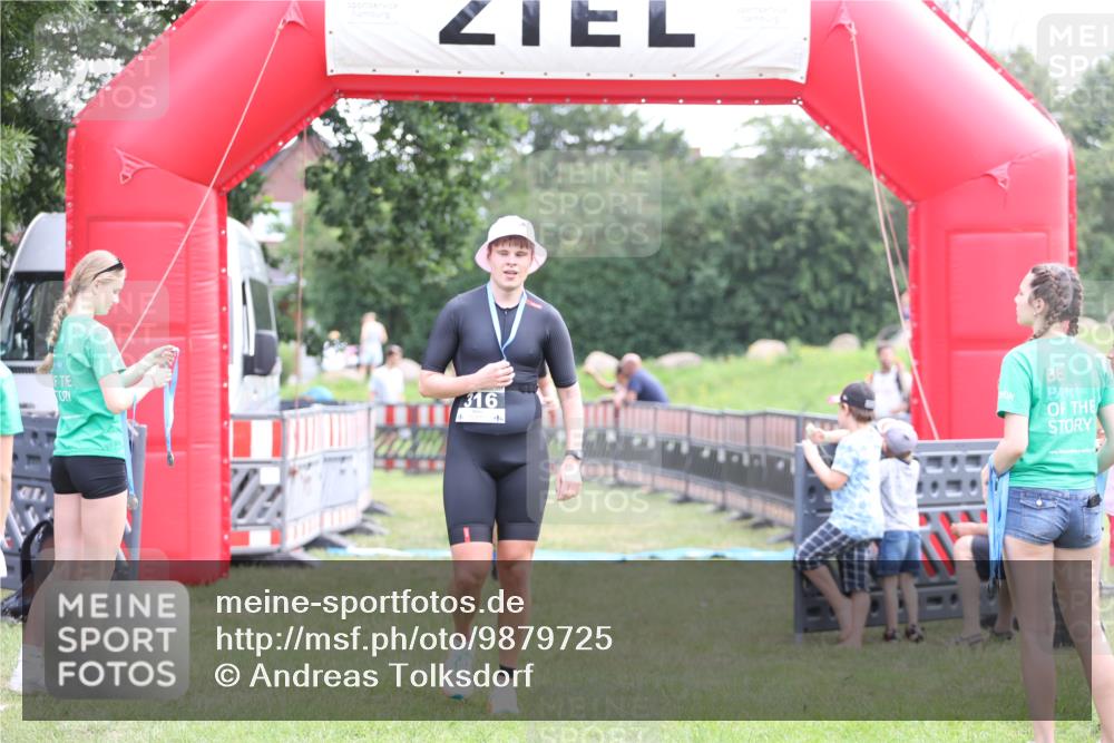 21.06.2026 - 29. Vierlanden-Triathlon Andreas Tolksdorf http://msf.ph/oto/9879725 21.06.2026 11:18:06 Ziel 399, 399 meine-sportfotos.de