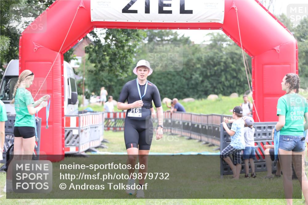 21.06.2026 - 29. Vierlanden-Triathlon Andreas Tolksdorf http://msf.ph/oto/9879732 21.06.2026 11:18:06 Ziel 399, 399 meine-sportfotos.de