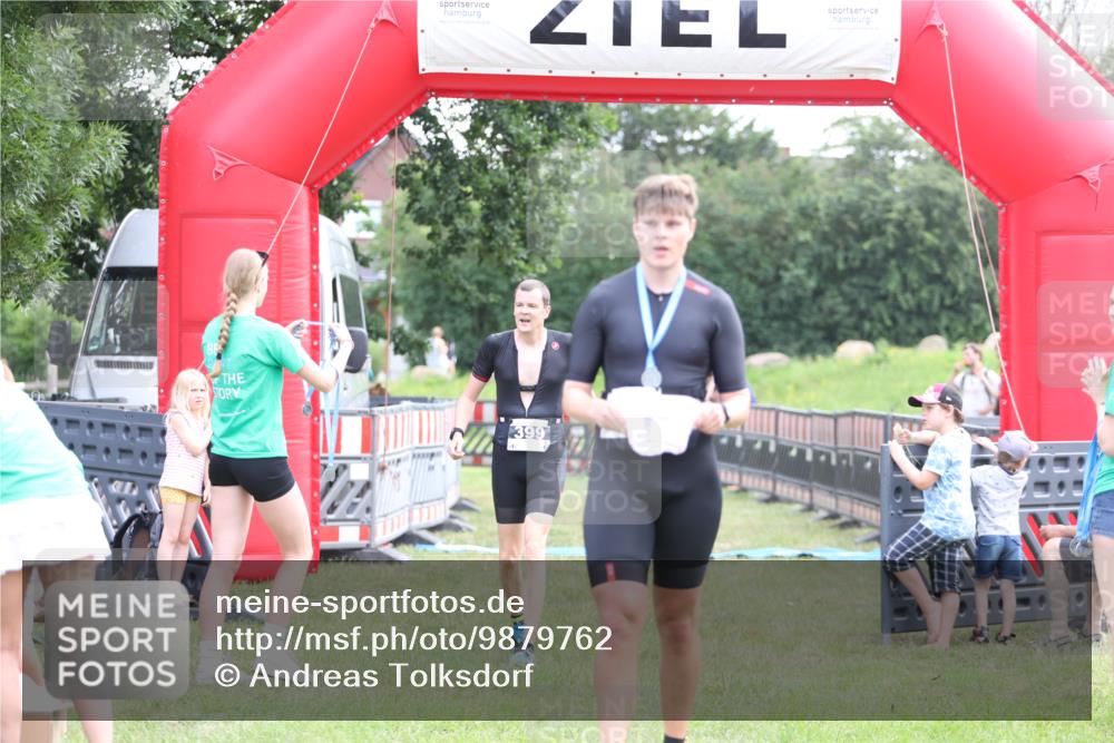 21.06.2026 - 29. Vierlanden-Triathlon Andreas Tolksdorf http://msf.ph/oto/9879762 21.06.2026 11:18:09 Ziel 361, 399, 361, 399 meine-sportfotos.de