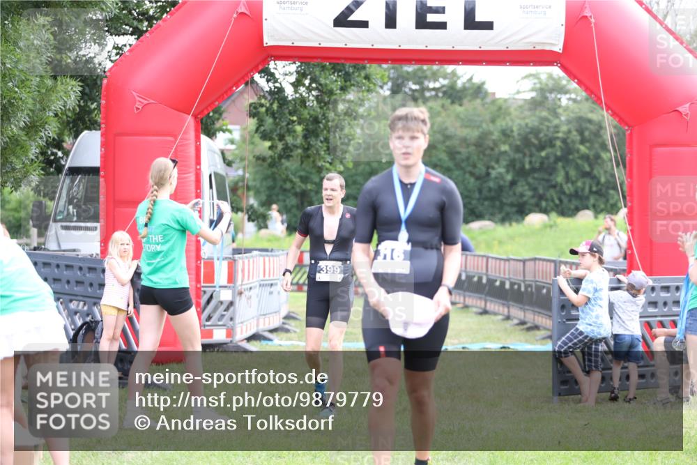 21.06.2026 - 29. Vierlanden-Triathlon Andreas Tolksdorf http://msf.ph/oto/9879779 21.06.2026 11:18:09 Ziel 361, 399, 361, 399 meine-sportfotos.de