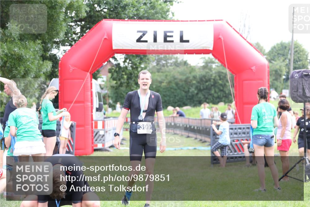 21.06.2026 - 29. Vierlanden-Triathlon Andreas Tolksdorf http://msf.ph/oto/9879851 21.06.2026 11:18:15 Ziel 361, 361 meine-sportfotos.de