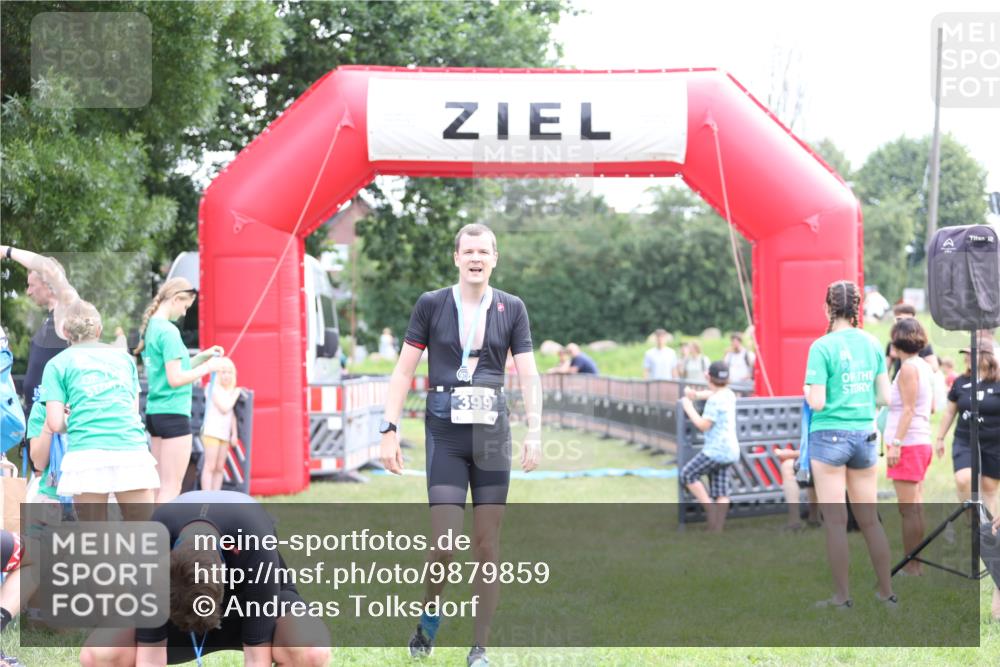 21.06.2026 - 29. Vierlanden-Triathlon Andreas Tolksdorf http://msf.ph/oto/9879859 21.06.2026 11:18:15 Ziel 361, 361 meine-sportfotos.de