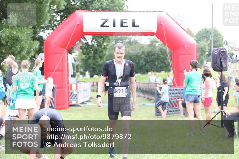 21.06.2026 - 29. Vierlanden-Triathlon Andreas Tolksdorf http://msf.ph/oto/9879872 21.06.2026 11:18:16 Ziel 361, 361 meine-sportfotos.de