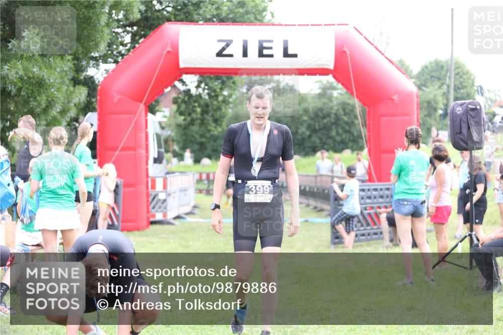 21.06.2026 - 29. Vierlanden-Triathlon Andreas Tolksdorf http://msf.ph/oto/9879886 21.06.2026 11:18:17 Ziel 361, 361 meine-sportfotos.de