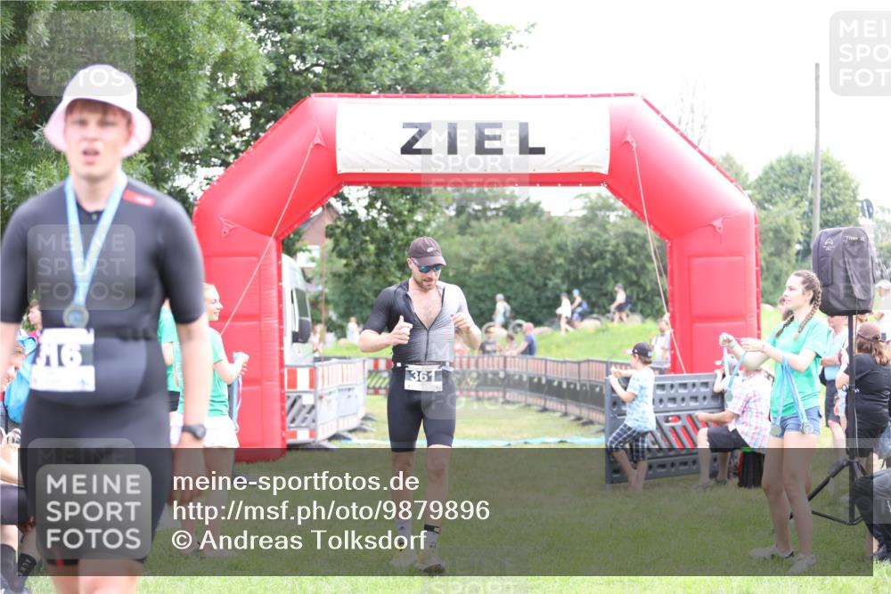 21.06.2026 - 29. Vierlanden-Triathlon Andreas Tolksdorf http://msf.ph/oto/9879896 21.06.2026 11:18:23 Ziel 361, 412, 361, 412 meine-sportfotos.de