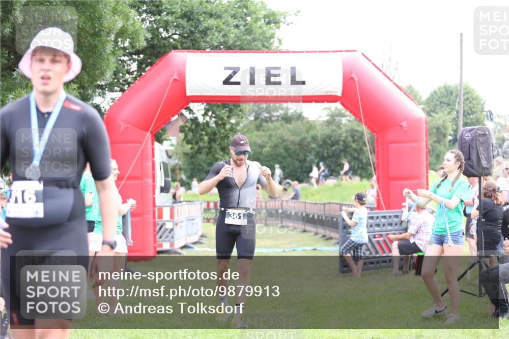 21.06.2026 - 29. Vierlanden-Triathlon Andreas Tolksdorf http://msf.ph/oto/9879913 21.06.2026 11:18:23 Ziel 361, 412, 361, 412 meine-sportfotos.de