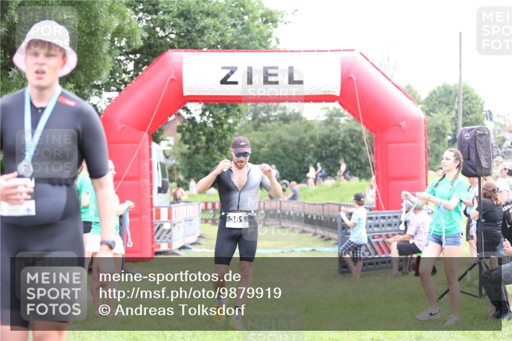 21.06.2026 - 29. Vierlanden-Triathlon Andreas Tolksdorf http://msf.ph/oto/9879919 21.06.2026 11:18:23 Ziel 361, 412, 361, 412 meine-sportfotos.de