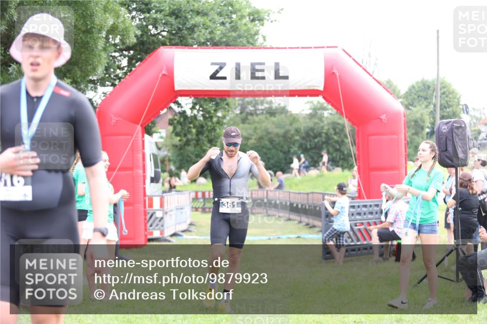 21.06.2026 - 29. Vierlanden-Triathlon Andreas Tolksdorf http://msf.ph/oto/9879923 21.06.2026 11:18:23 Ziel 361, 412, 361, 412 meine-sportfotos.de