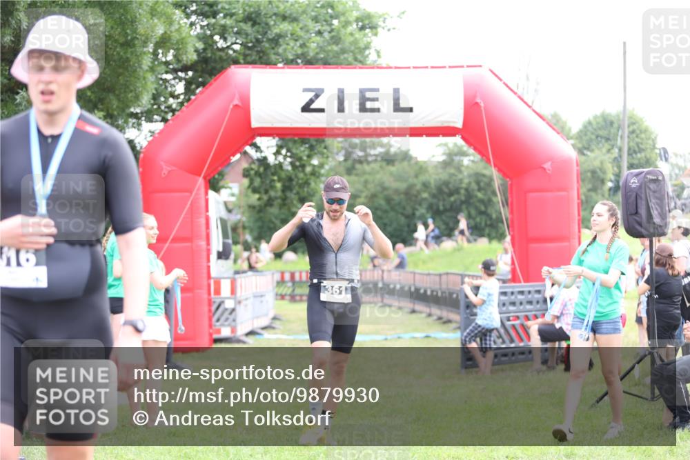 21.06.2026 - 29. Vierlanden-Triathlon Andreas Tolksdorf http://msf.ph/oto/9879930 21.06.2026 11:18:23 Ziel 361, 412, 361, 412 meine-sportfotos.de