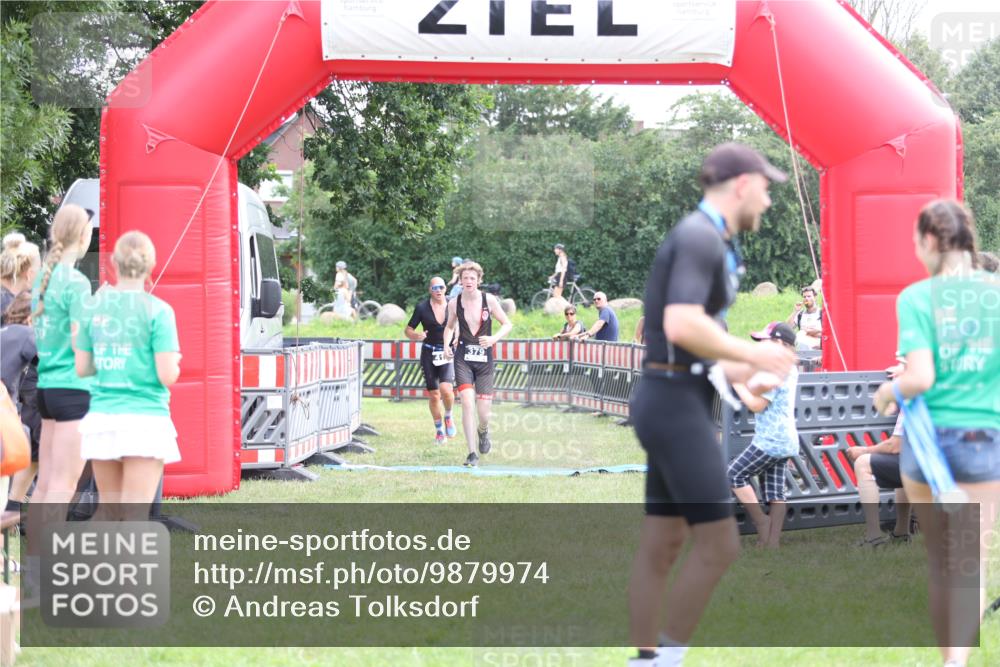21.06.2026 - 29. Vierlanden-Triathlon Andreas Tolksdorf http://msf.ph/oto/9879974 21.06.2026 11:18:28 Ziel 412, 412 meine-sportfotos.de